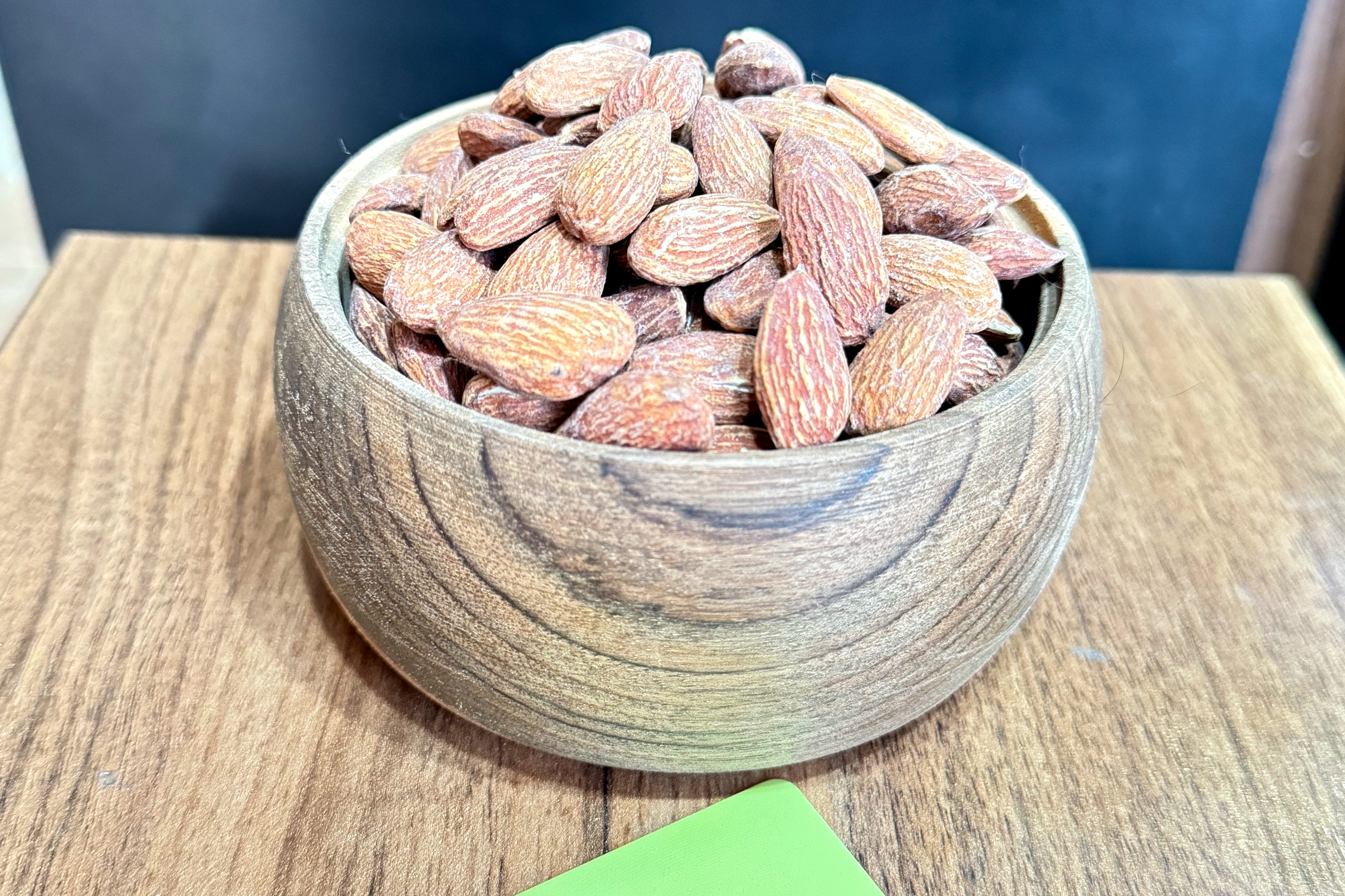 بادام درختی درشت نمکی