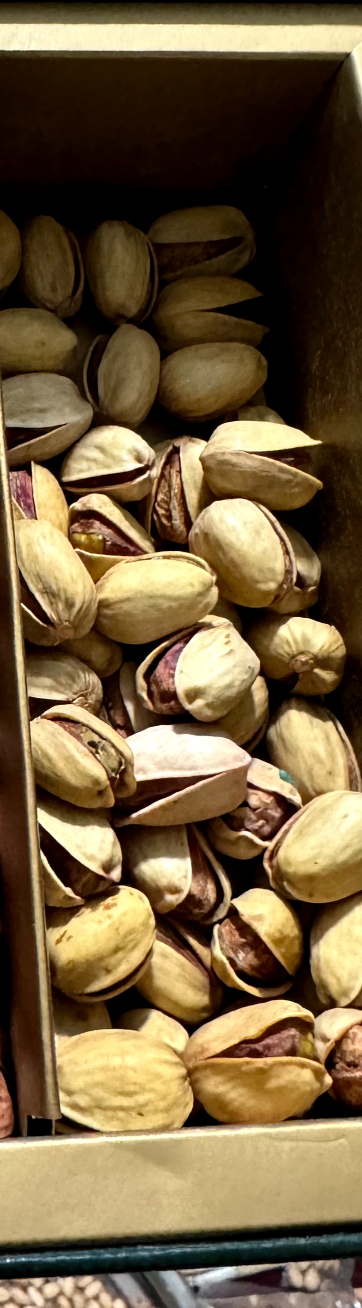 پسته کله قوچی لوکس دستچین نمکی